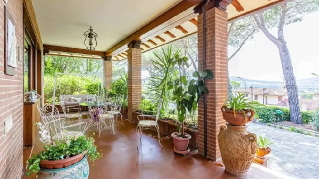 Terrace - Panoramic Villa with Pool in Magione