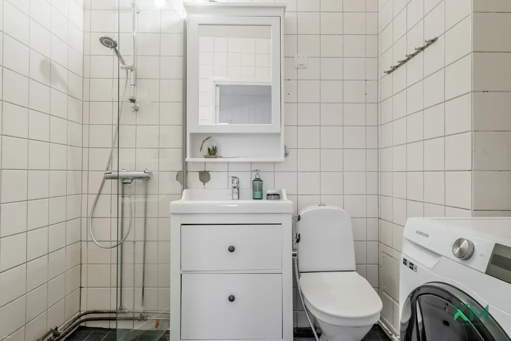 Salles de bain - Compact Apartment with Balcony in Havukoski, Vantaa