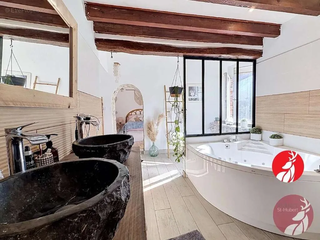 Salles de bain - Deux Longères avec Jardin et Piscine Potentielle à Proximité