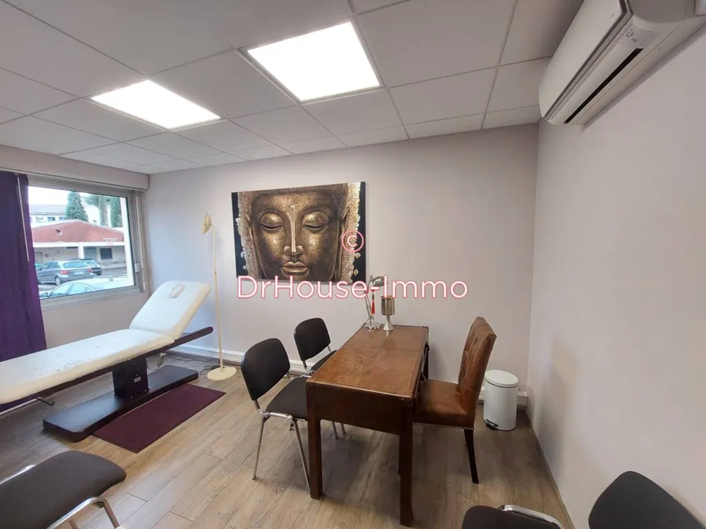 Office - Commercial Property with PMR Access in Aix-En-Provence