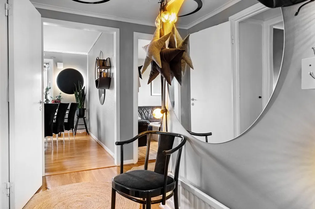 Esik - Cozy 3rd Floor Flat with Balcony on Kvarngatan