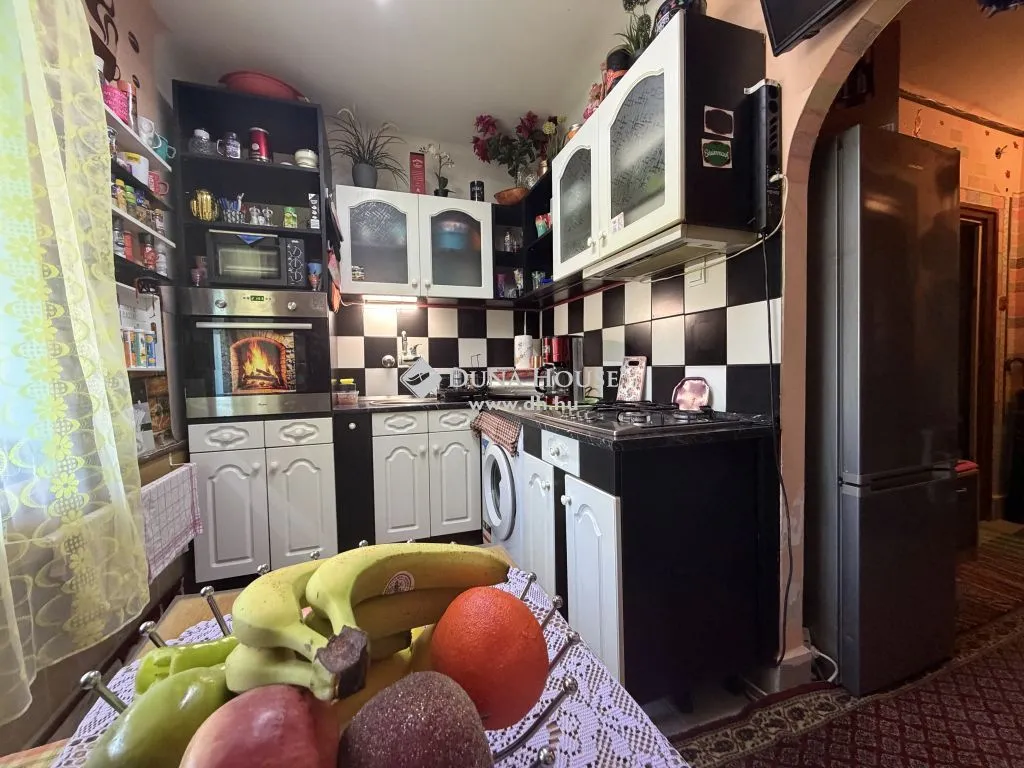 Cucina - Ground Floor Flat with Private Parking in Devecser