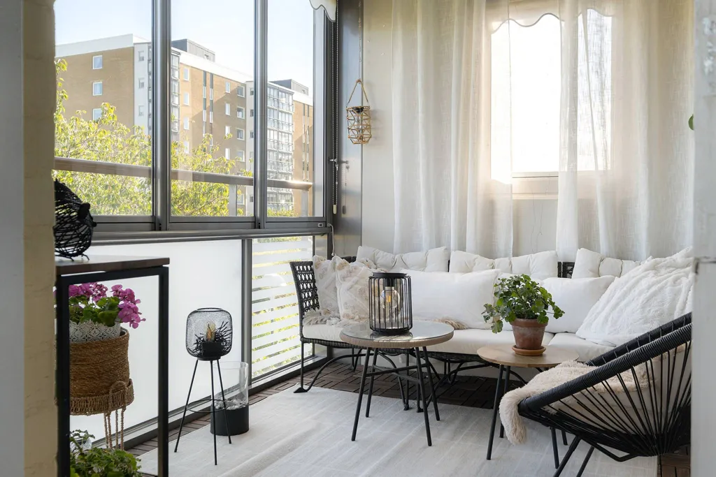 Rõdu - Two-Bedroom Apartment with Balcony in Södertorp