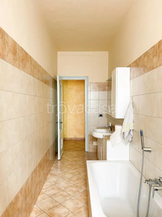 Bagni - Spacious 4-Bedroom Apartment with Balconies in Piossasco