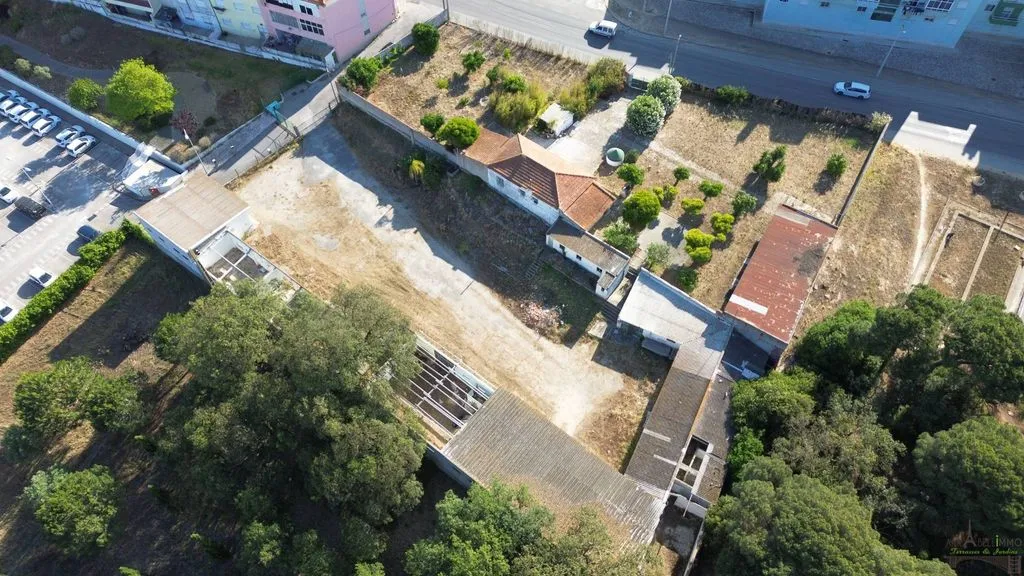 Vue aérienne - Strategic Plot with River Views in Seixal