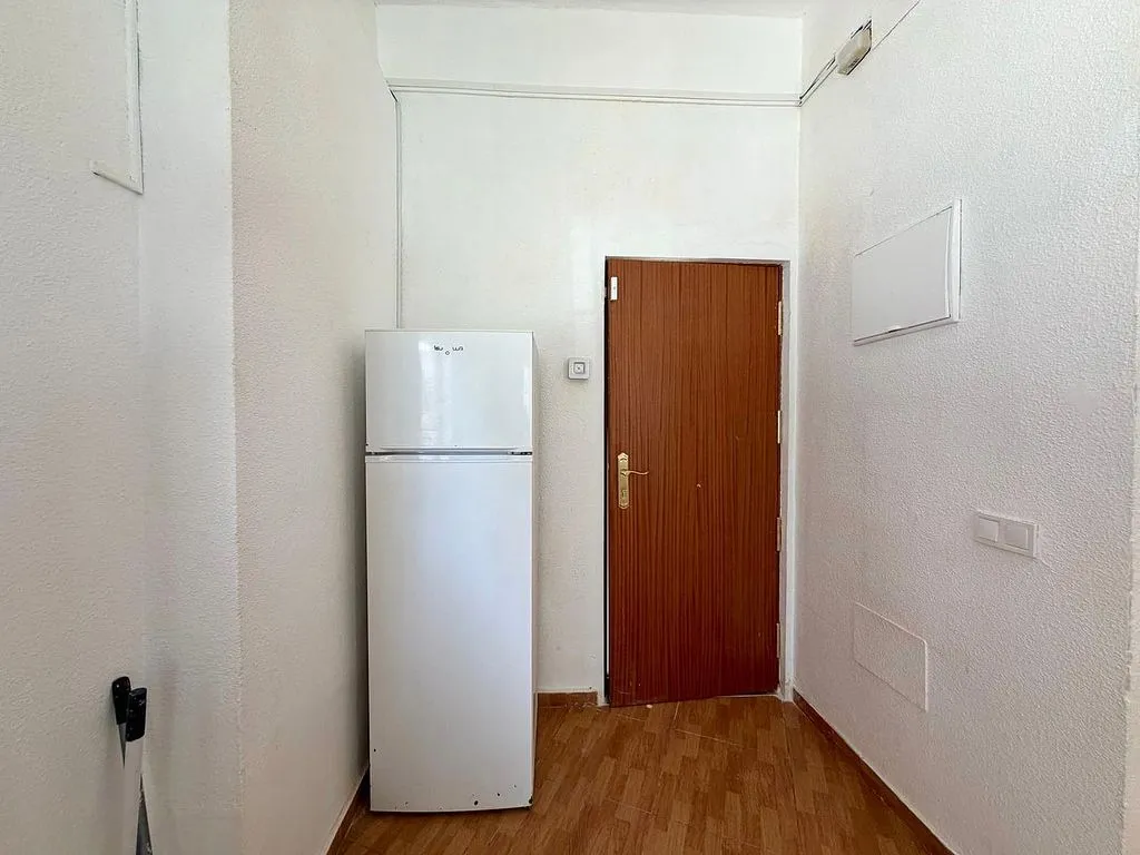 Esik - 2-Bedroom Flat with Air Conditioning in Villaverde Alto