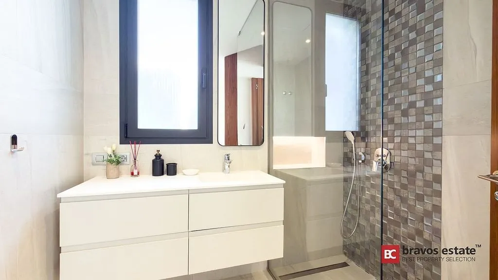 Bathrooms - Modern Design Villa with Sea View in Benidorm