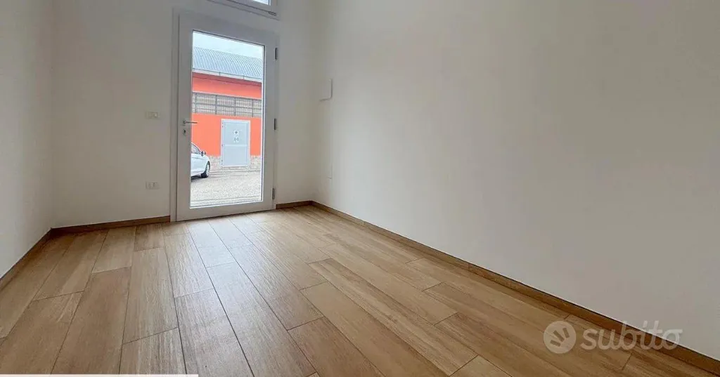Toad - Office Space with Parking in Montesilvano