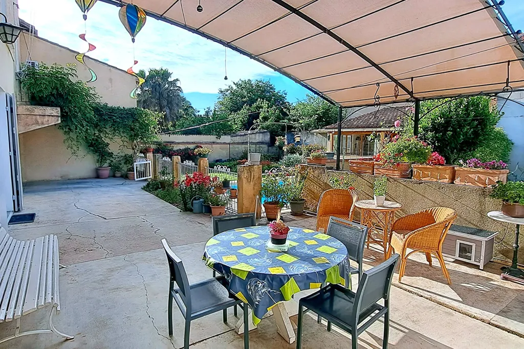 Terrasse - Mas de Ville avec Piscine à Sorgues
