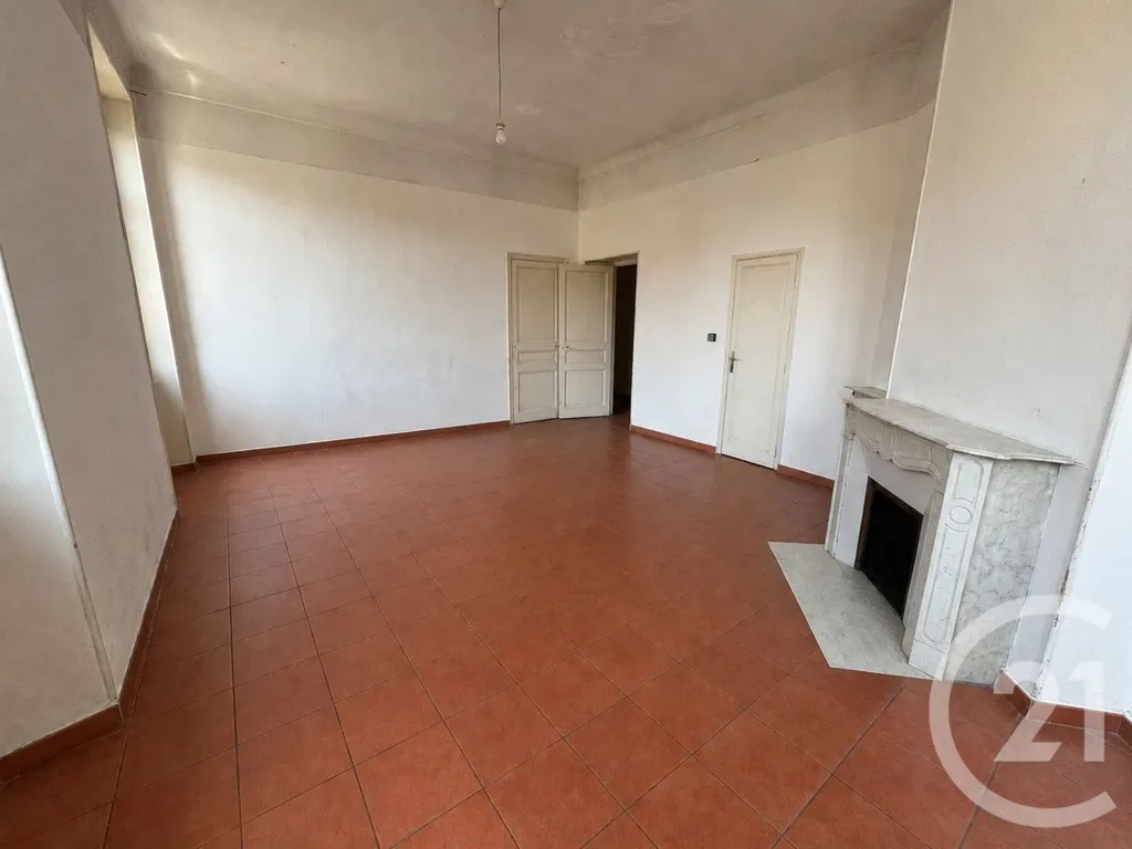 Elutuba - 4-Bedroom Apartment with High Ceilings in Nice