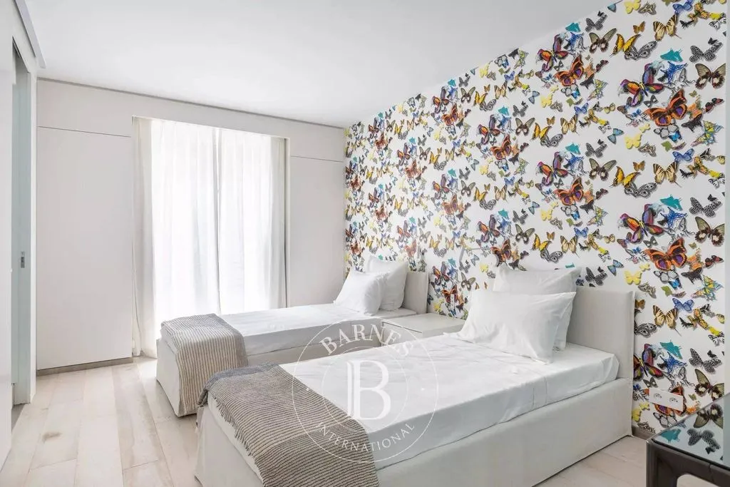 Bedrooms - Luxury Duplex with East-West View in Paris 7th