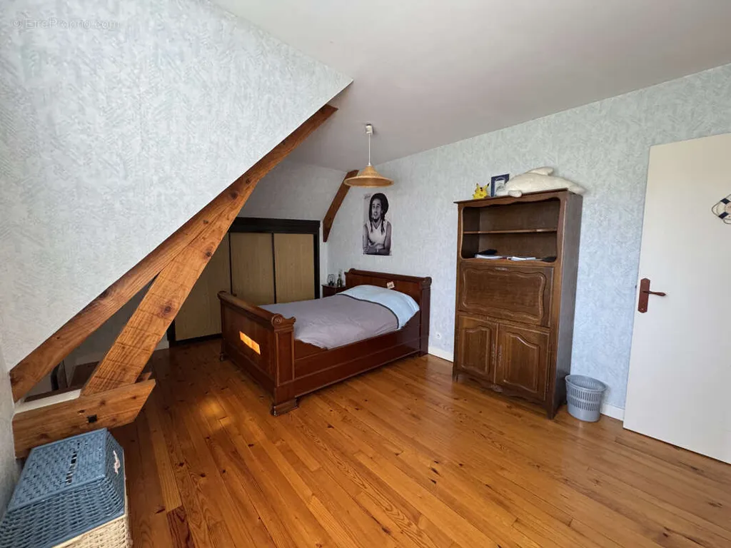 Chambres - Maison avec Jardin et Sous-Sol à Ussel