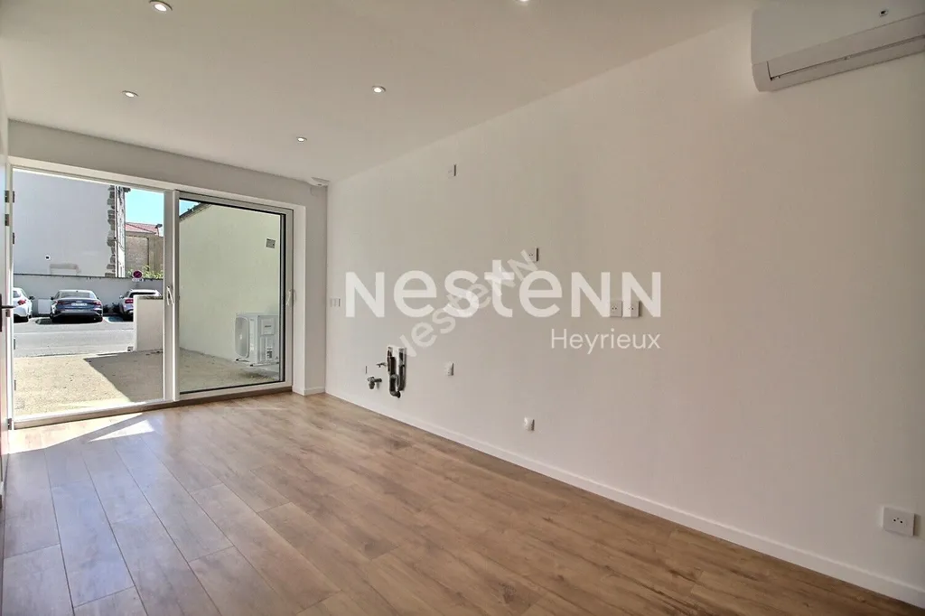 Stanze - Refurbished Triplex with Terrace in Heyrieux