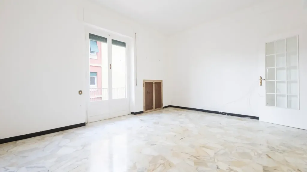 Rooms - Bright Apartment with Balcony in Genoa