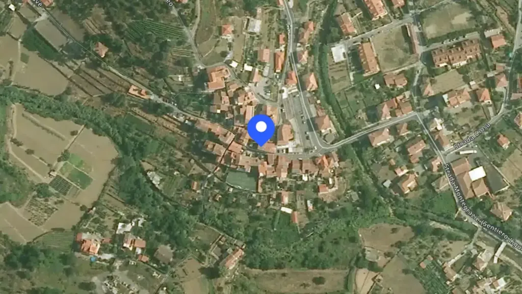 Historic Apartment with Street View in Moltedo