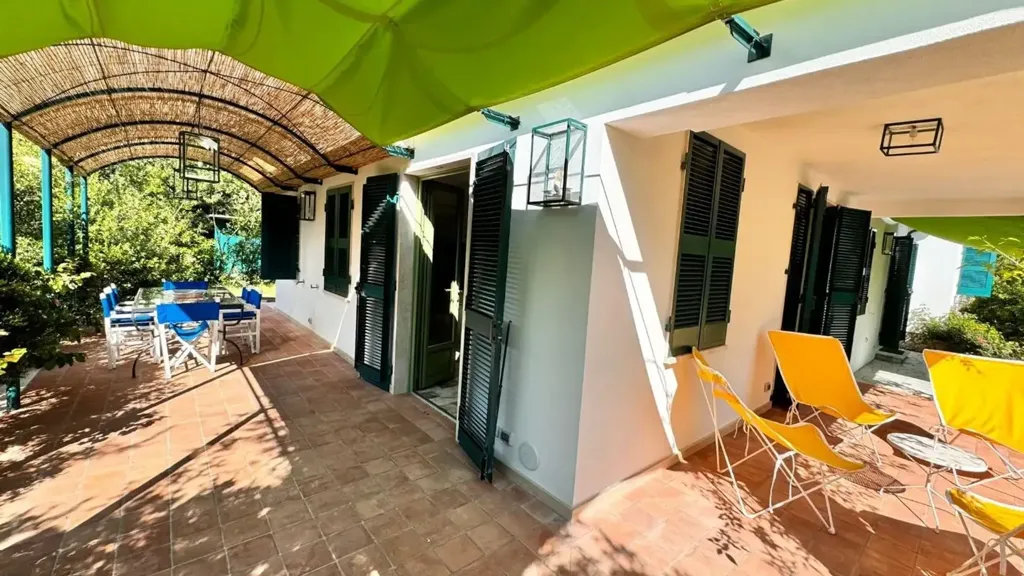 Terrasse - Villa with Garden in Poveromo, Massa