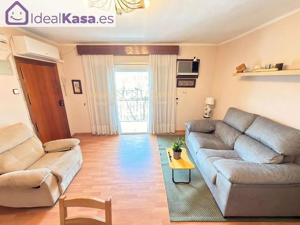 Elutuba - 3-Bedroom Flat with Terrace in Los Pájaros