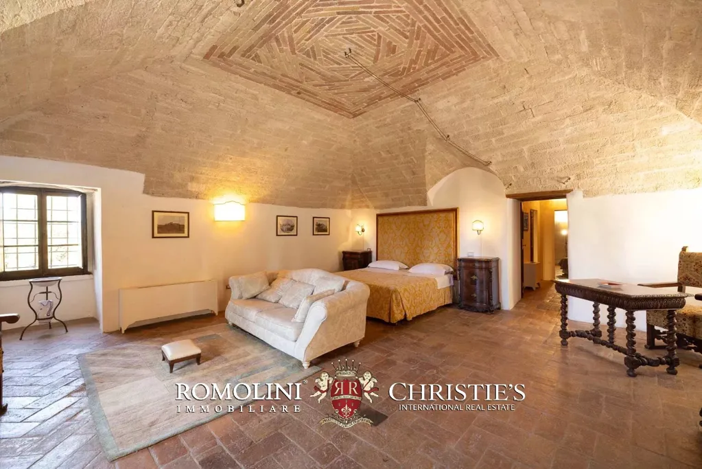 Elutuba - Historic Estate with Castle in Umbria