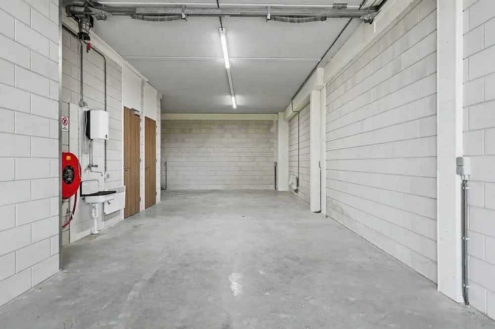 Garage - Modern Business Unit with A++++ Energy Rating in Numansdorp