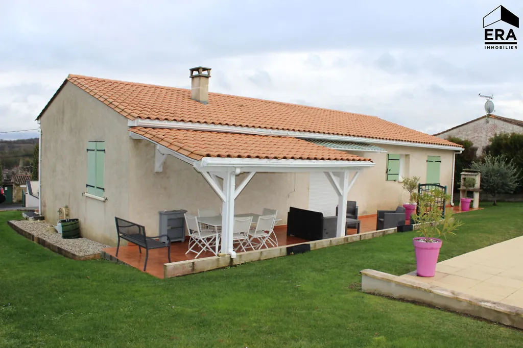 Terrace - Detached House with Pool in La Couronne