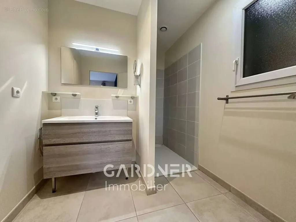 Salles de bain - Maison Luxueuse avec Vue sur le Garlaban à Aubagne