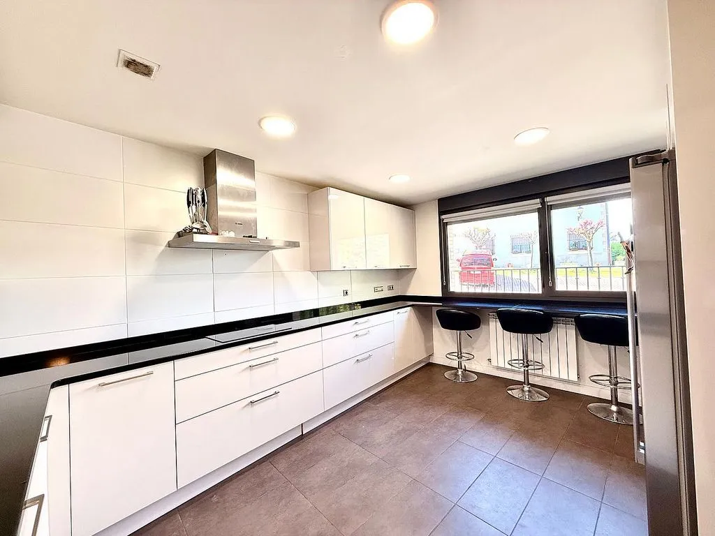 Kitchen - Terraced Semi-Detached House in Aranguren