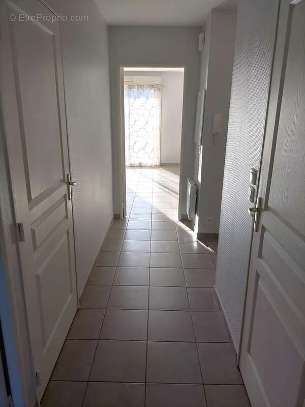 Esik - 4-Bed Apartment with Terrace in Beaussais