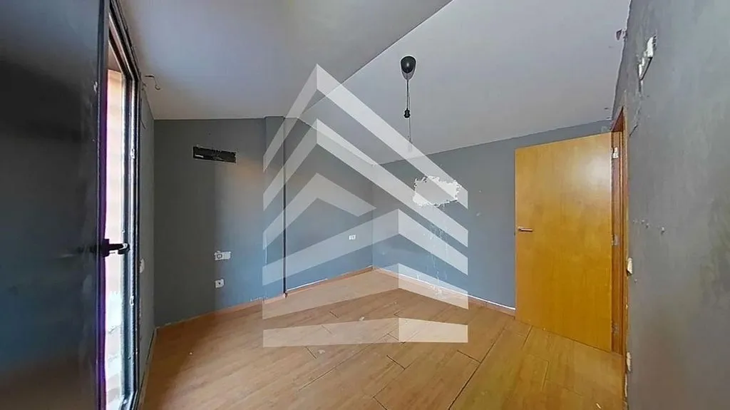 Entrée - Duplex with Terrace in Terrassa