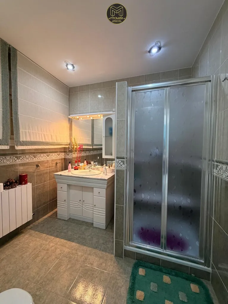 Vannitoad - Luxury Villa with Private Garage on Gran Bulevar