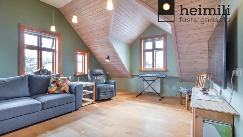Elutuba - Detached House with Large Garage in Hafnarfjörður