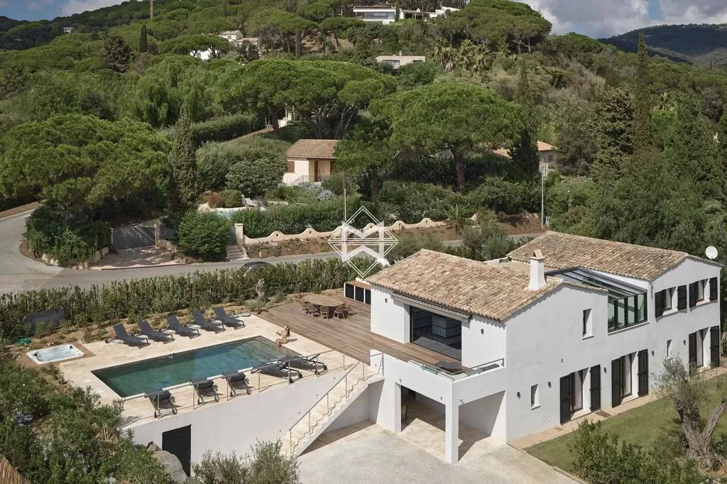 Vue aérienne - Villa Luxueuse avec Piscine à La Croix-Valmer