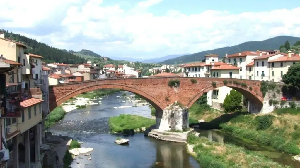 Luxury Apartment with River View in Pontassieve