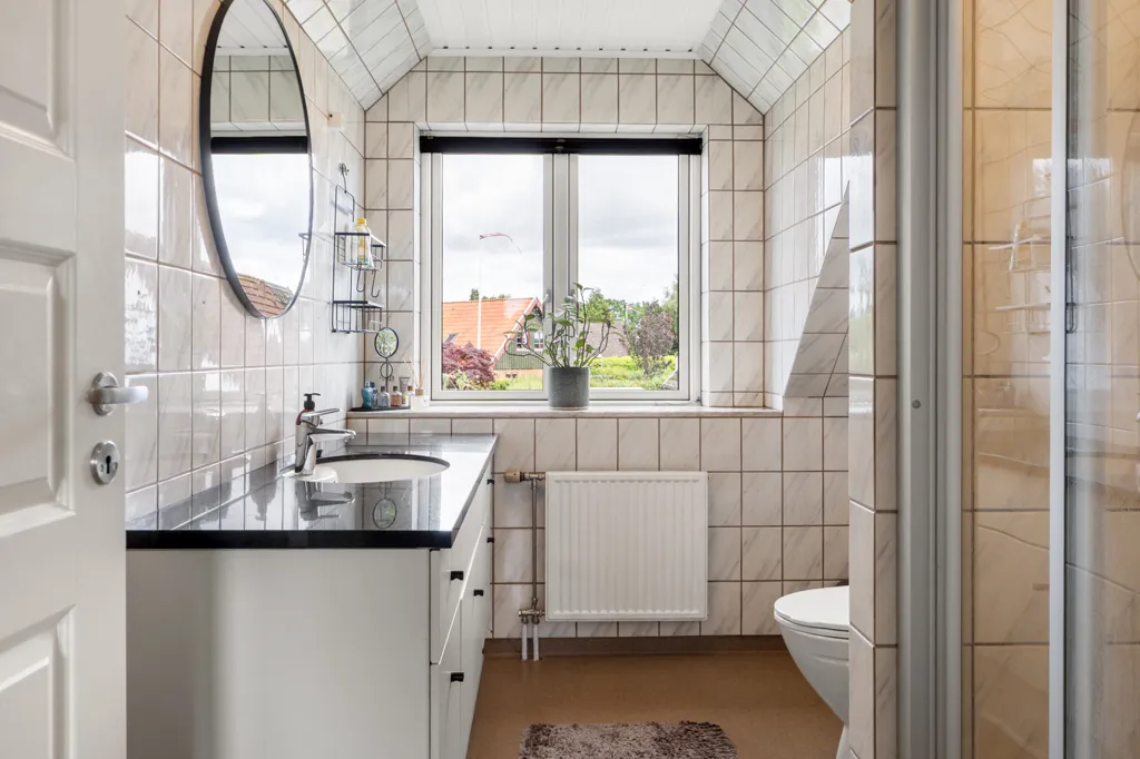 Bagni - Villa with Park-like Garden in Ishøj