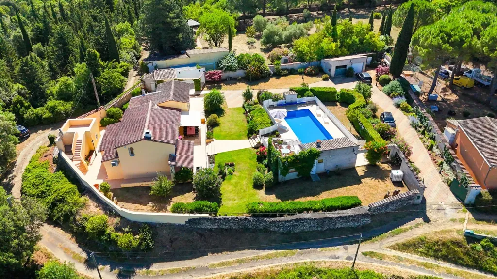 Vue aérienne - Maison avec Vue Montagnes et Piscine à Bédarieux