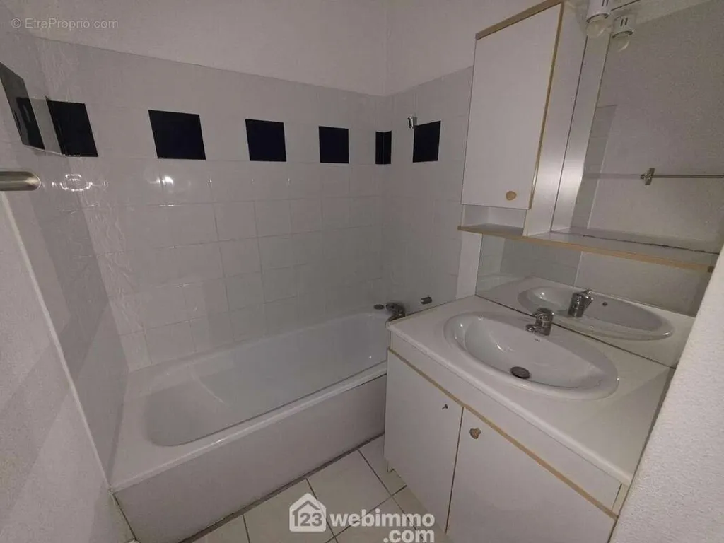 Salles de bain - Appartement avec Piscine et Parking à Blanquefort