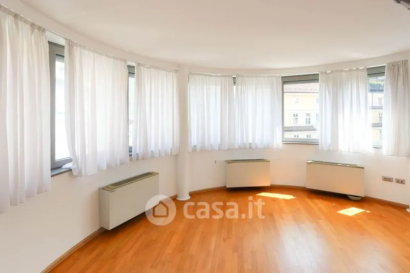 Elutuba - Modern Penthouse with Rooftop Terrace in Bolzano