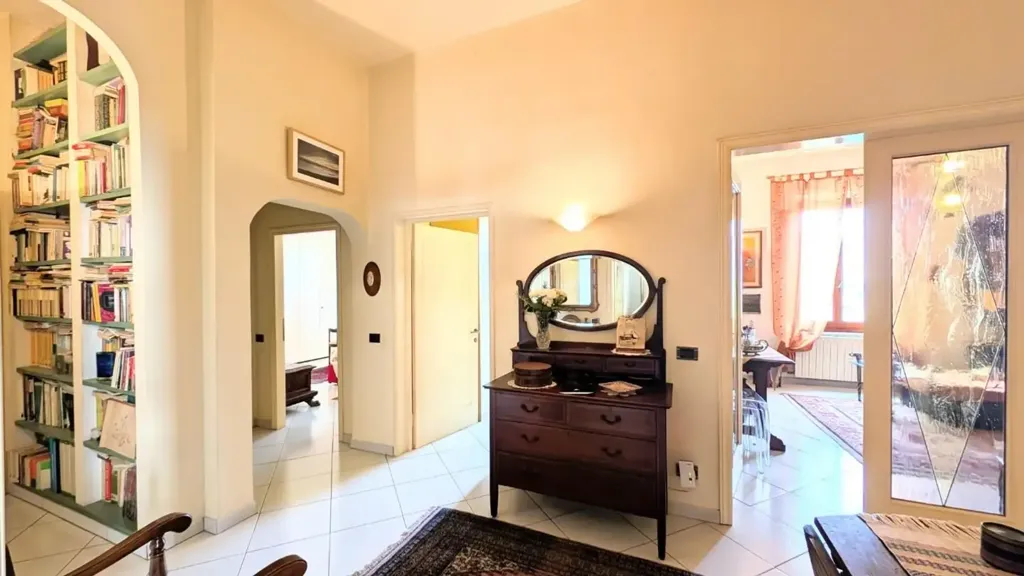 Esik - Rustic Apartment with Terrace in Sovigliana