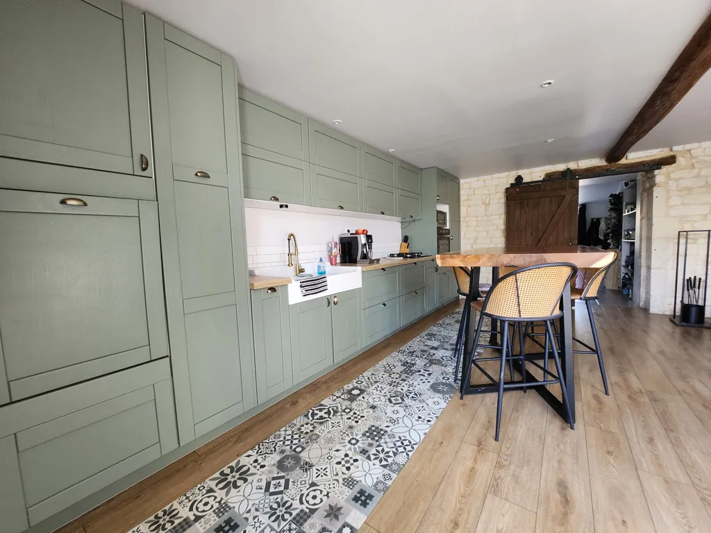 Cuisine - Maison en pierre rénovée avec grange à Sainte Gemme la Plaine