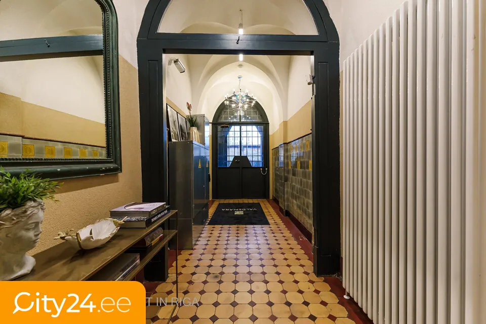Esik - Furnished Studio in Historic Jūgendstil Building, Riga Centre