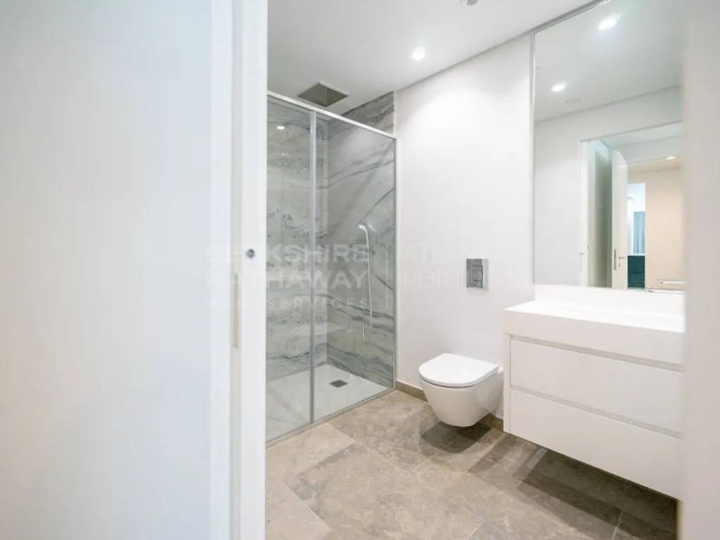 Bathrooms - Luxury Duplex with Pool in Cascais