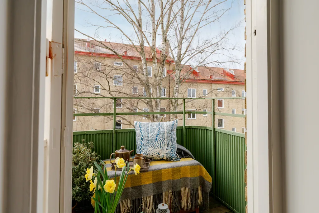 Rõdu - Funkistyle Flat with Balcony in Toppsegelsgatan