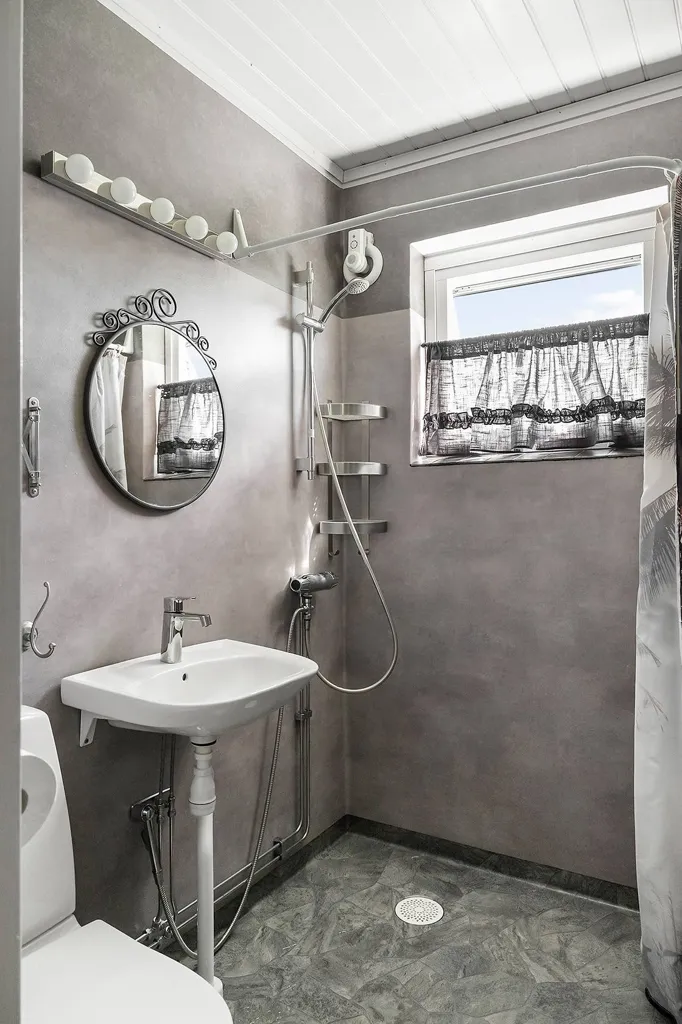 Salles de bain - Charming Villa with Garden in Filipstad