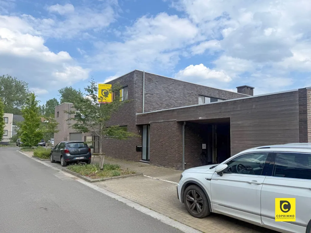 Extérieur - Maison Moderne avec Terrasse à Niel