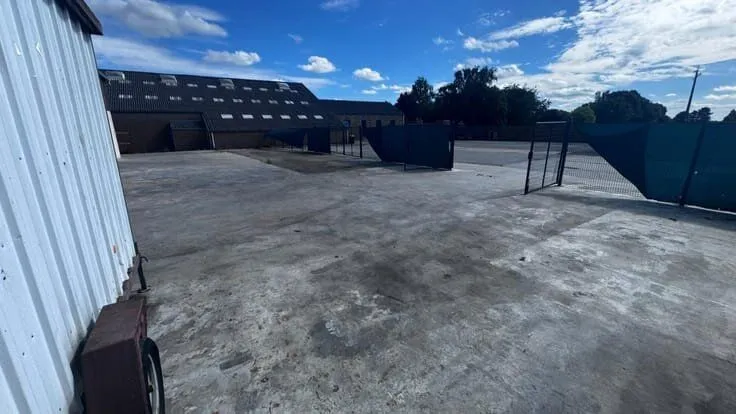 Warehouse with Parking near E420, 11,500m²