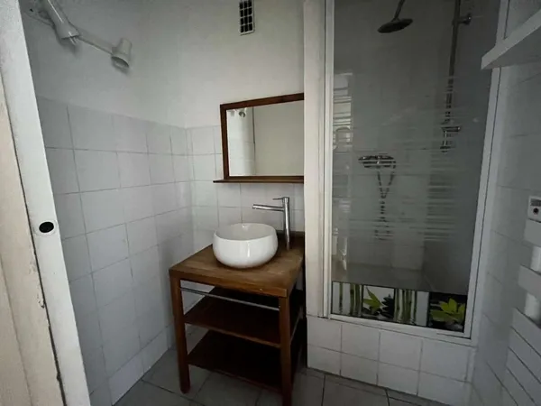 Vannitoad - Bright Apartment with Triple Exposure in Marseille