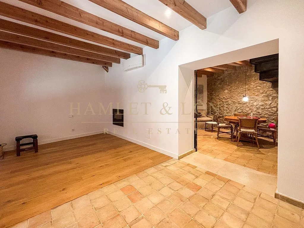 Elutuba - Reformated Townhouse with Terrace in Alaró