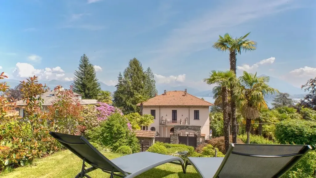 Aed - Modern Villa with Lake View in Stresa