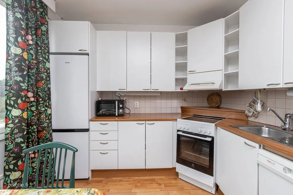Cuisine - Apartment with Balcony in Suikkila, Turku