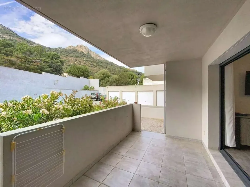 Balcon - Appartement rez-de-jardin avec terrasse à Algajola