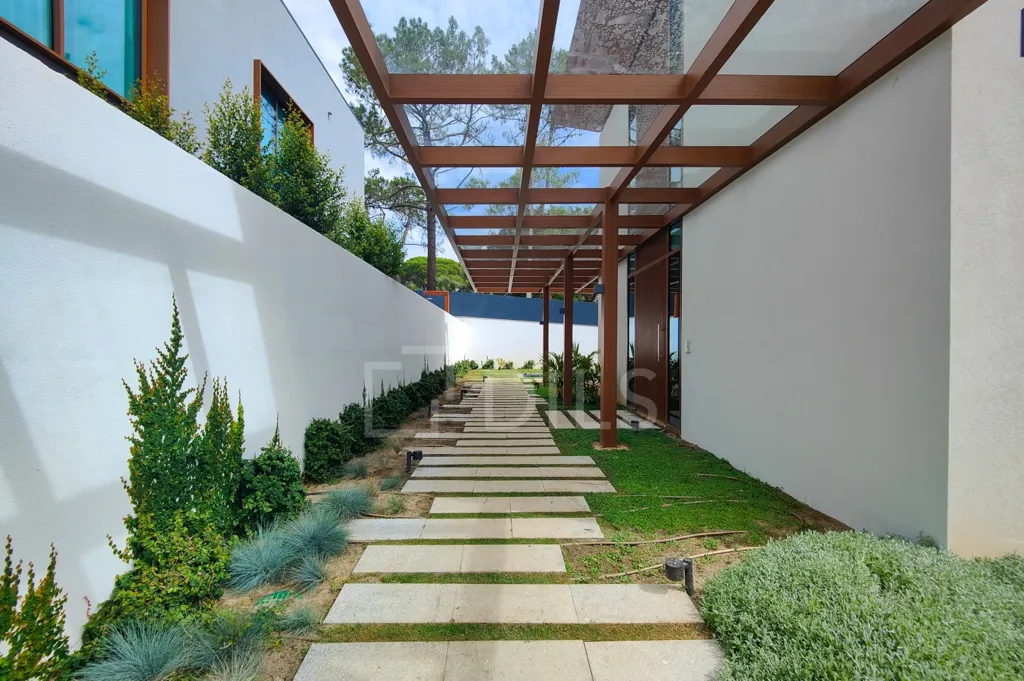 Giardino - 4-Bedroom House with Pool in Estoril